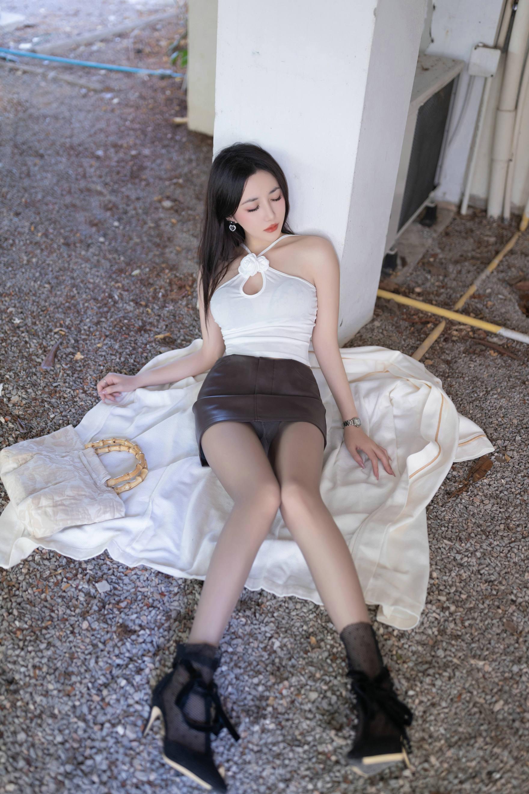 秀人付费 鱼子酱Fish 诱人私拍福利 暗墙五-尾随127P 8